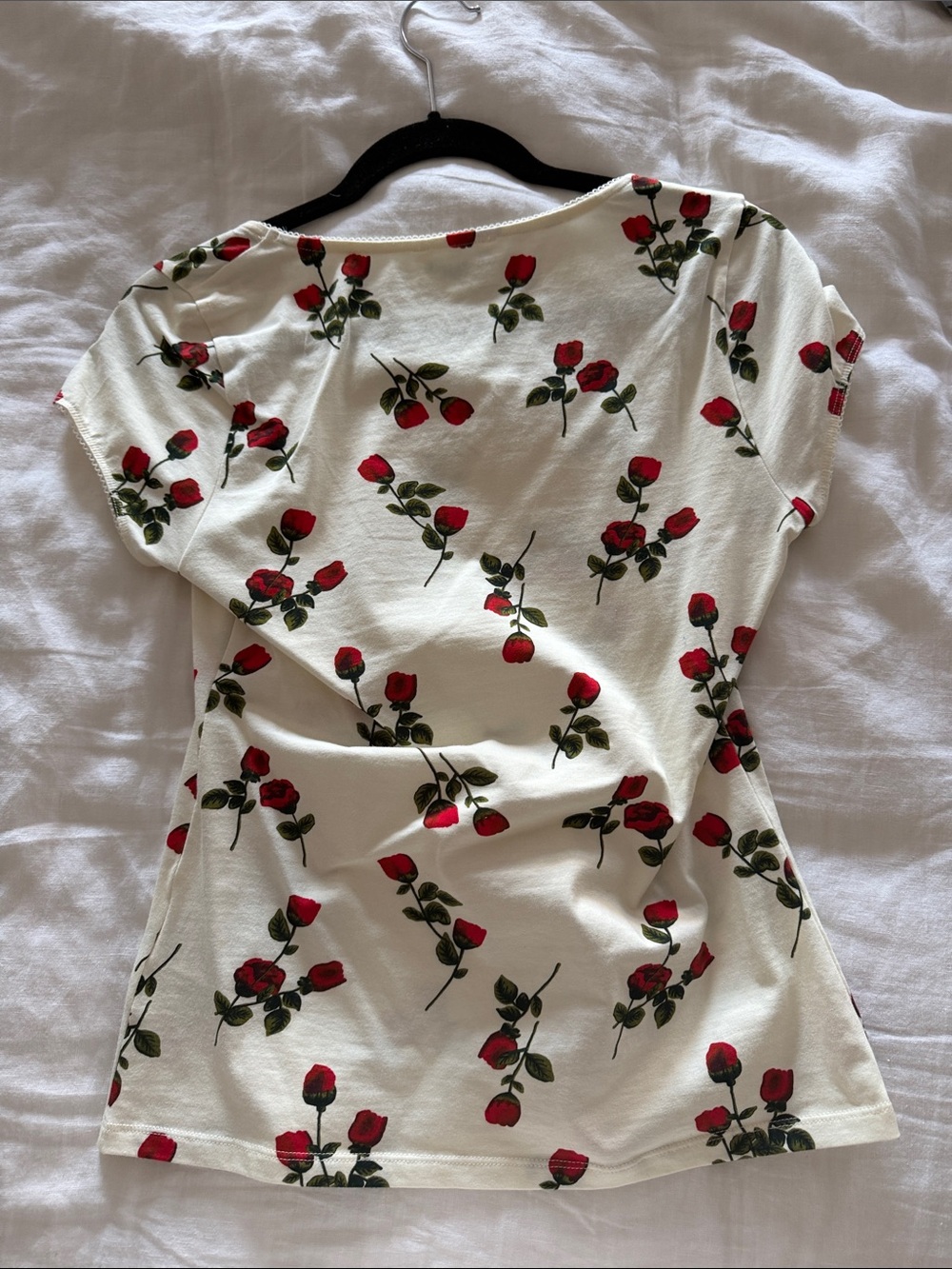 Rouje Cream Tee with Red Rose Print - Picture 2 of 2